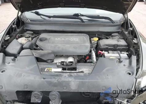 2015 Jeep Cherokee Latitude z USA, uszkodzony, nr VIN 1C4PJMCB3FW691353